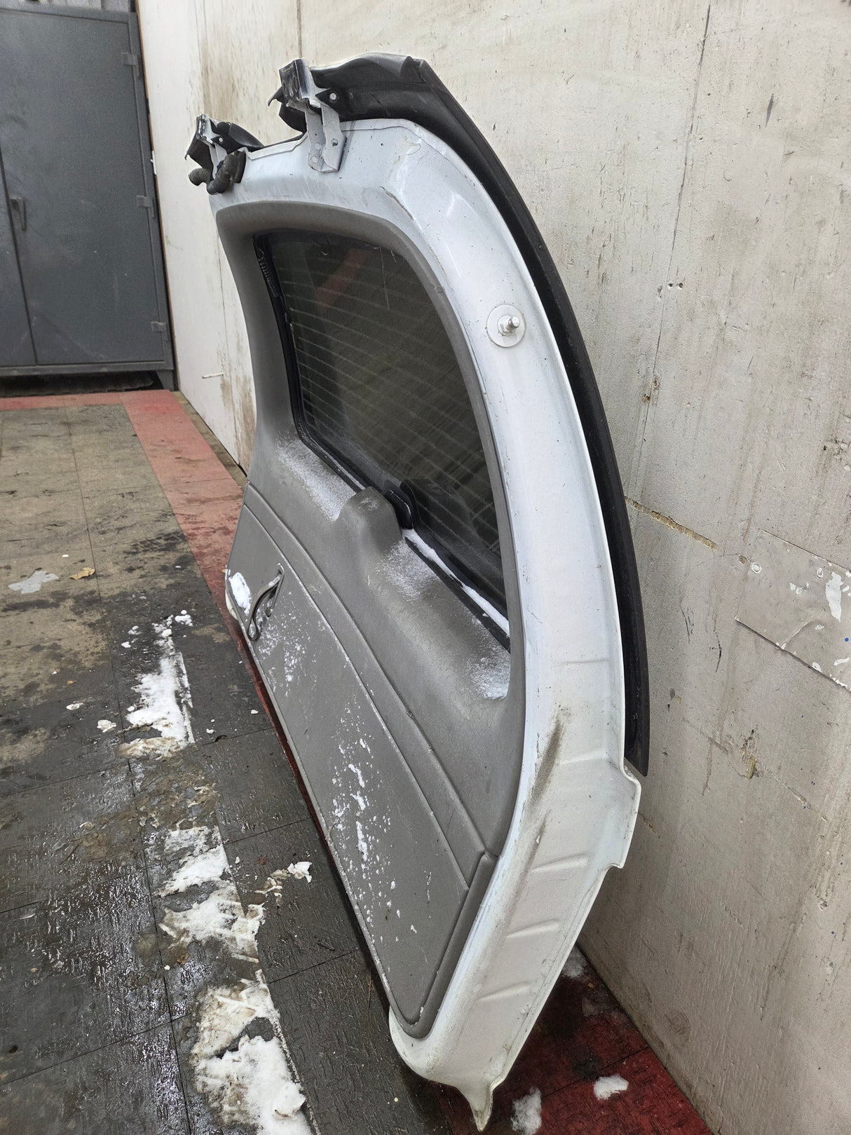 2001-2005 Chevrolet Suburban Tahoe 1500 Rear Hatch Trunk Lid
