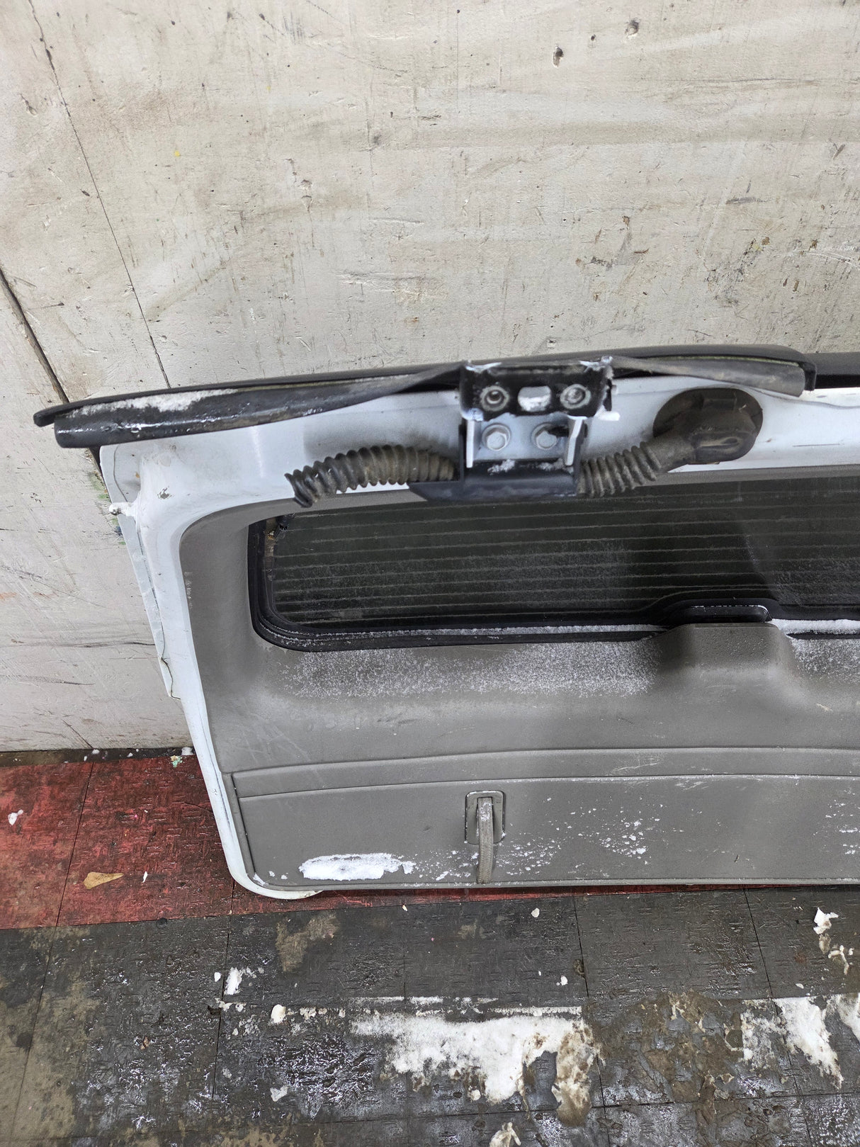2001-2005 Chevrolet Suburban Tahoe 1500 Rear Hatch Trunk Lid