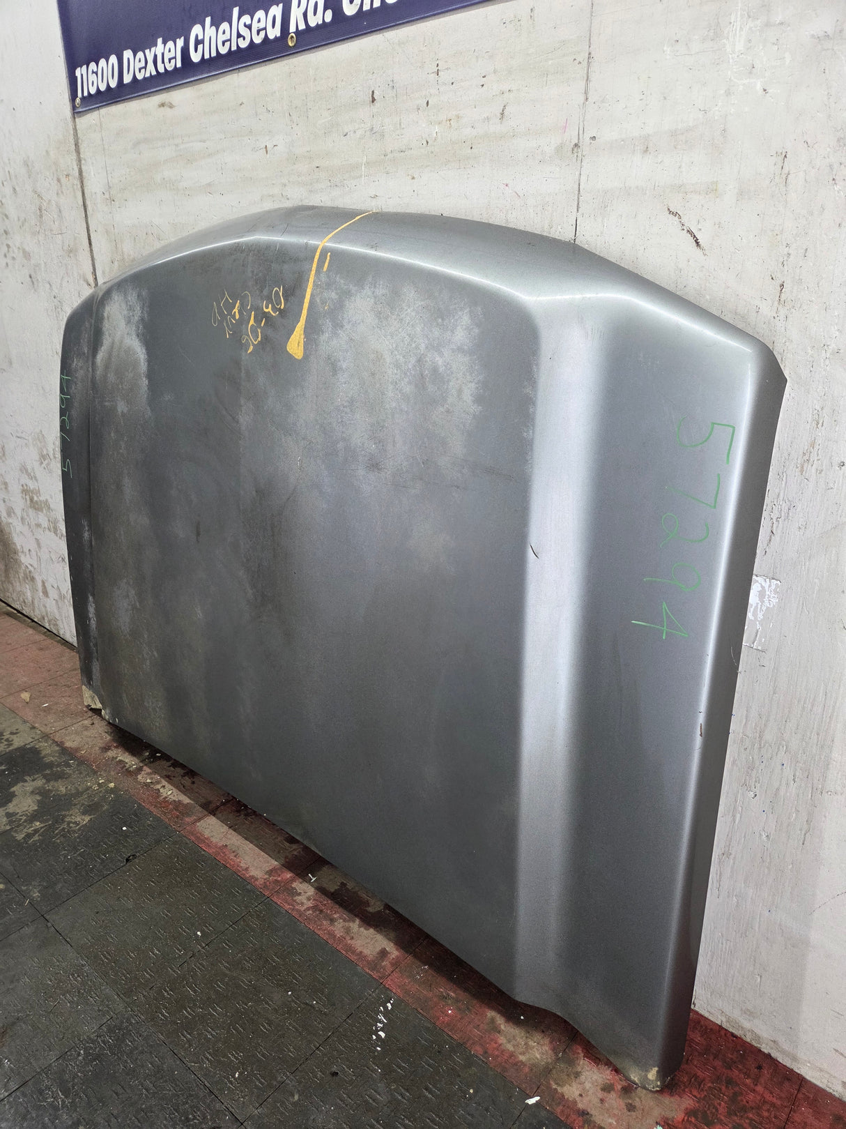 2003-2006 Chevrolet Silverado 2500 3500 Cateye HD Hood OEM