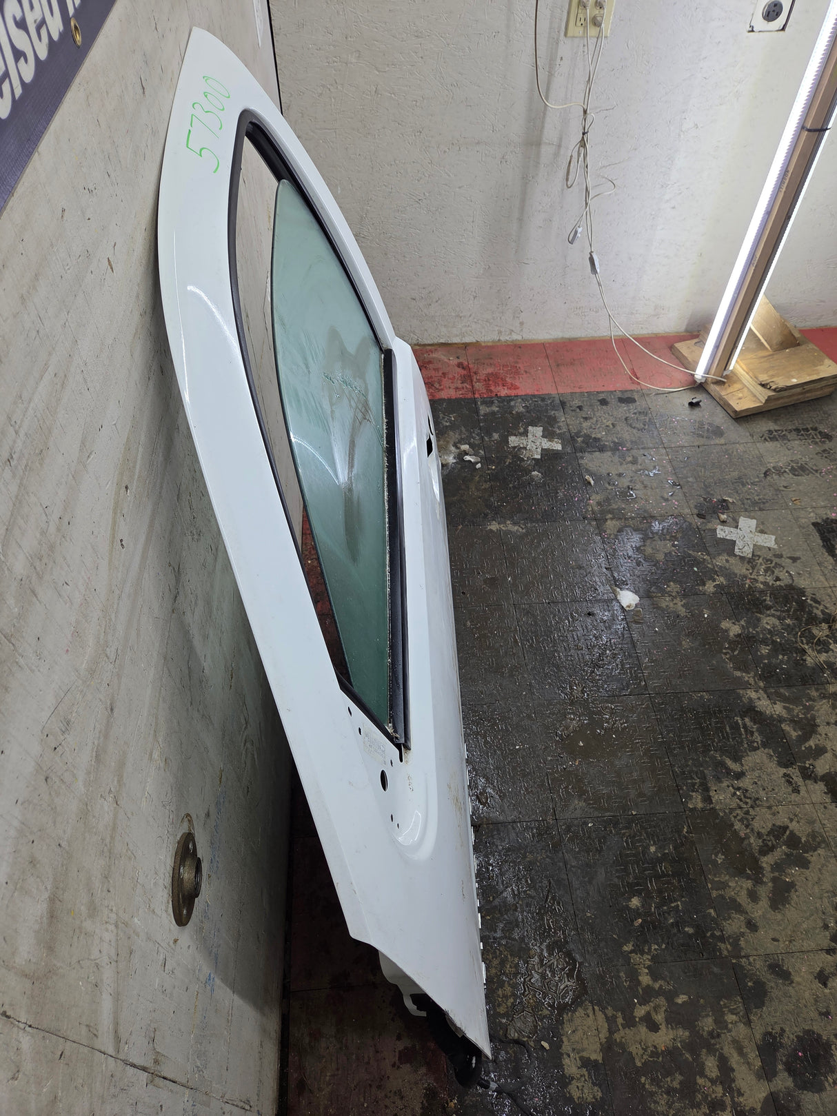 2007-2013 Chevrolet Silverado / GMC Sierra 1500 2500 3500 HD LH Front Driver Side Door