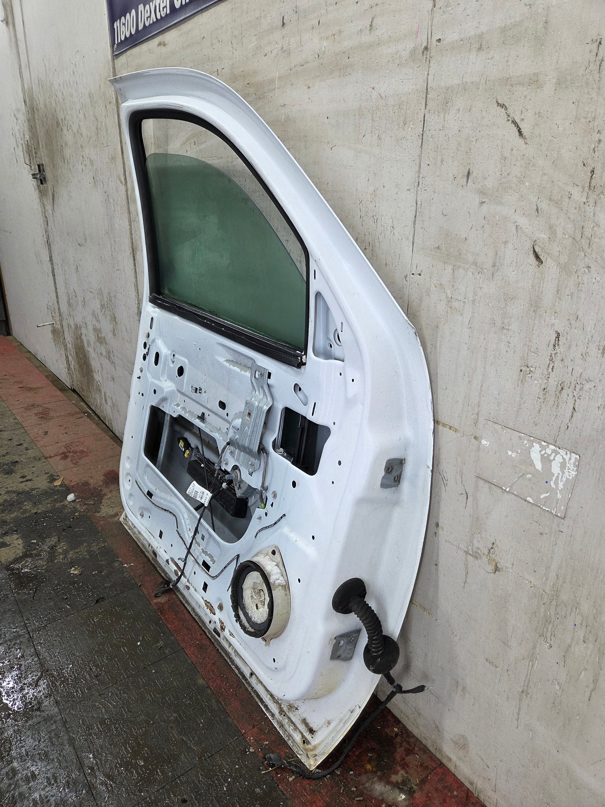 2007-2013 Chevrolet Silverado / GMC Sierra 1500 2500 3500 HD LH Front Driver Side Door