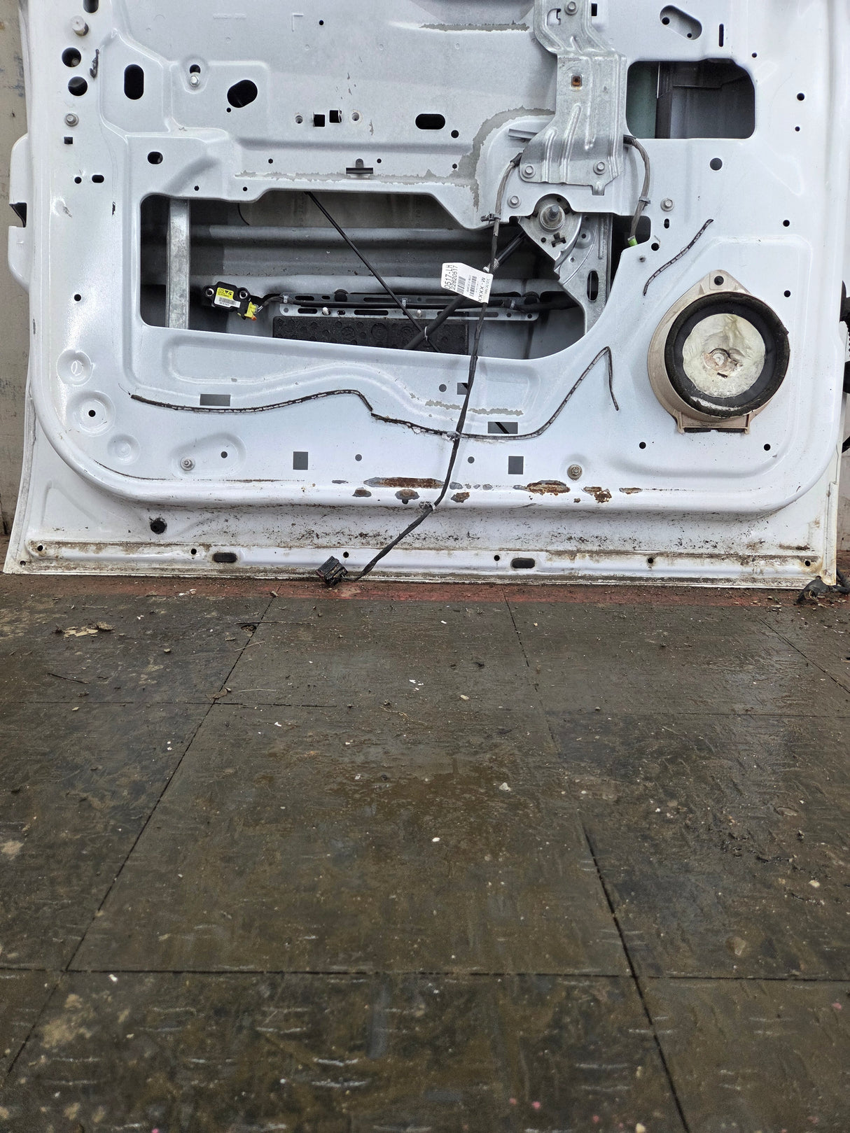 2007-2013 Chevrolet Silverado / GMC Sierra 1500 2500 3500 HD LH Front Driver Side Door
