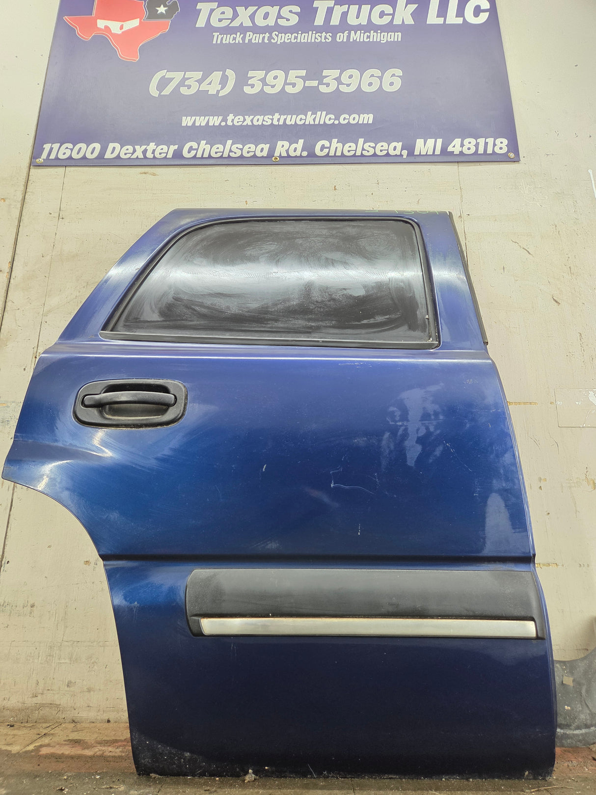 2001-2006 Chevrolet Tahoe / GMC Yukon 1500 2500HD Rear Passenger side rear door RH