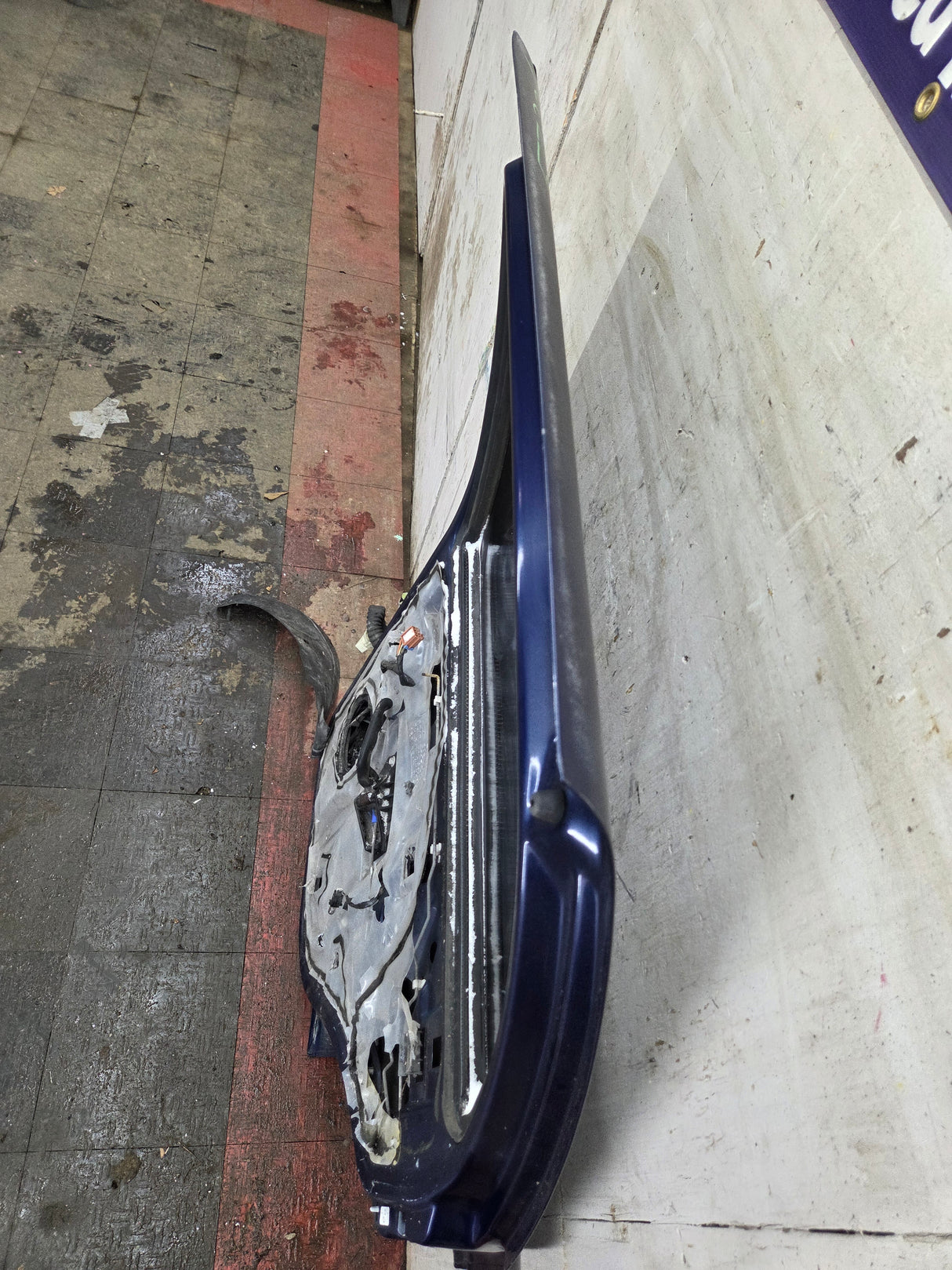 2001-2006 Chevrolet Tahoe / GMC Yukon 1500 2500HD Rear Passenger side rear door RH