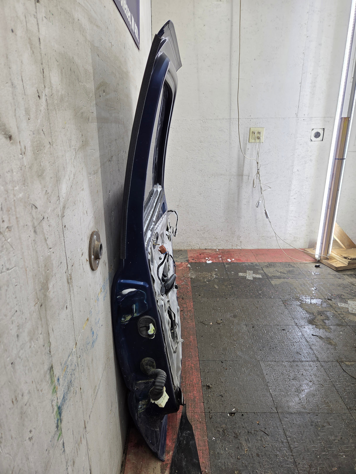 2001-2006 Chevrolet Tahoe / GMC Yukon 1500 2500HD Rear Passenger side rear door RH