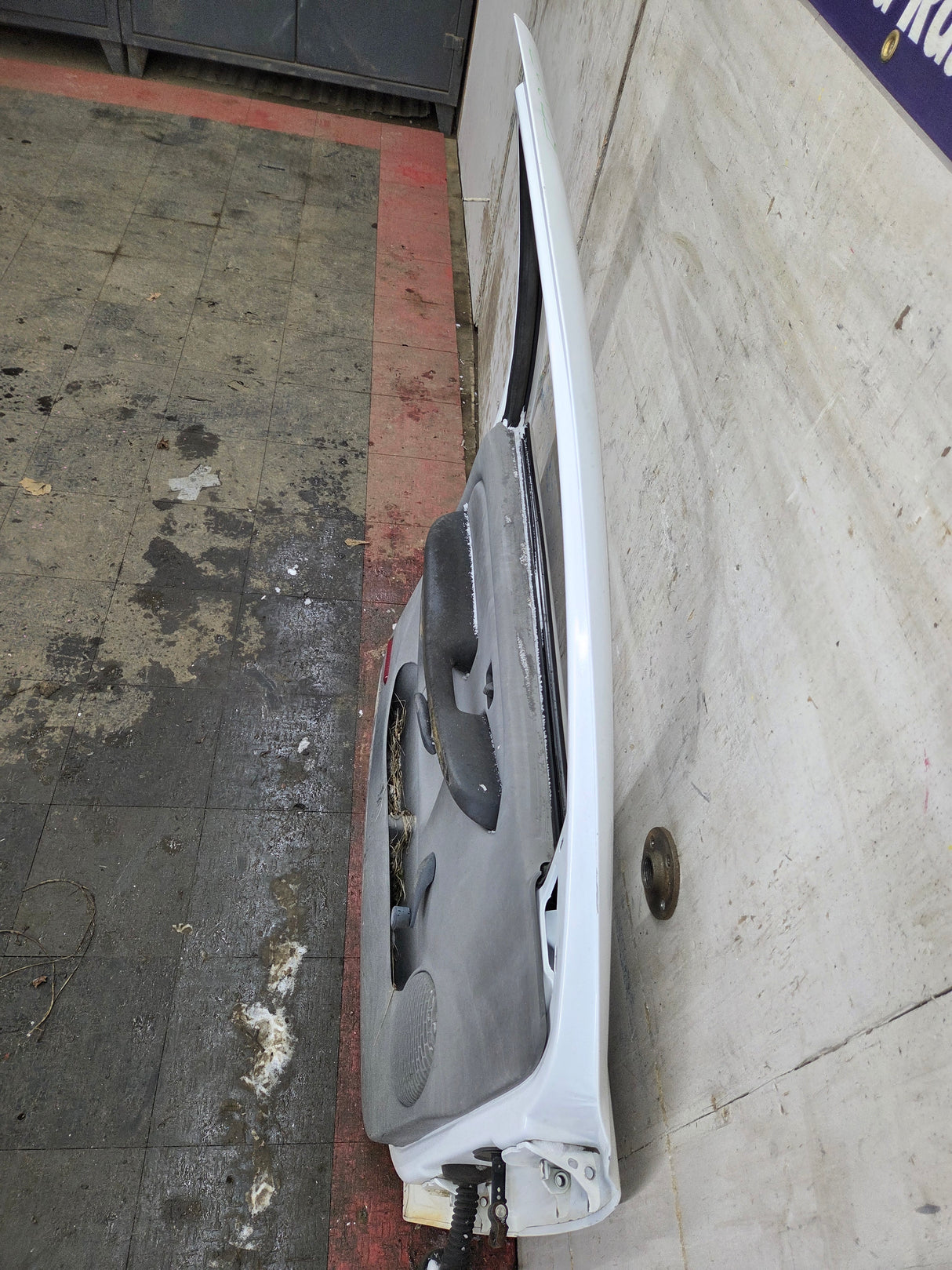 1999-2006 Chevrolet Silverado / GMC Sierra 1500 2500 3500 HD Front Driver Side Door LH