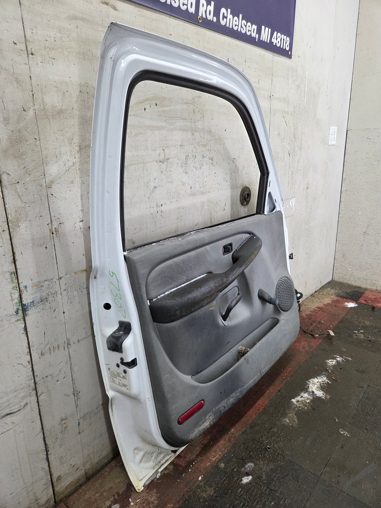 1999-2006 Chevrolet Silverado / GMC Sierra 1500 2500 3500 HD Front Driver Side Door LH