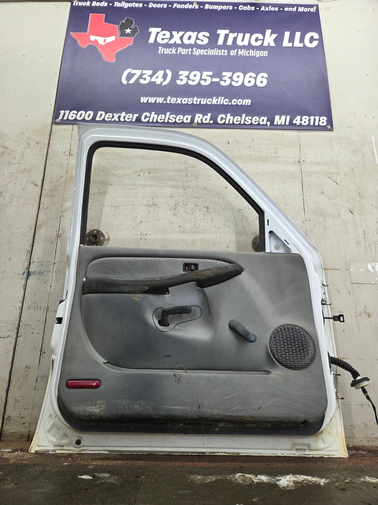 1999-2006 Chevrolet Silverado / GMC Sierra 1500 2500 3500 HD Front Driver Side Door LH