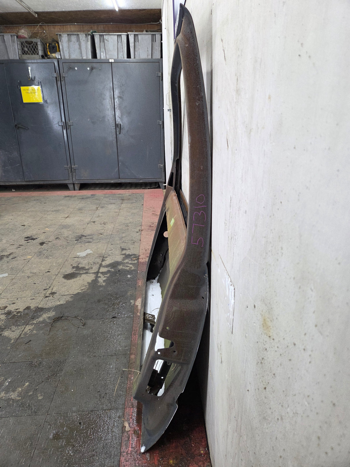 1988-2000 Chevrolet Silverado Suburban GMC Sierra RH Front Passenger Door