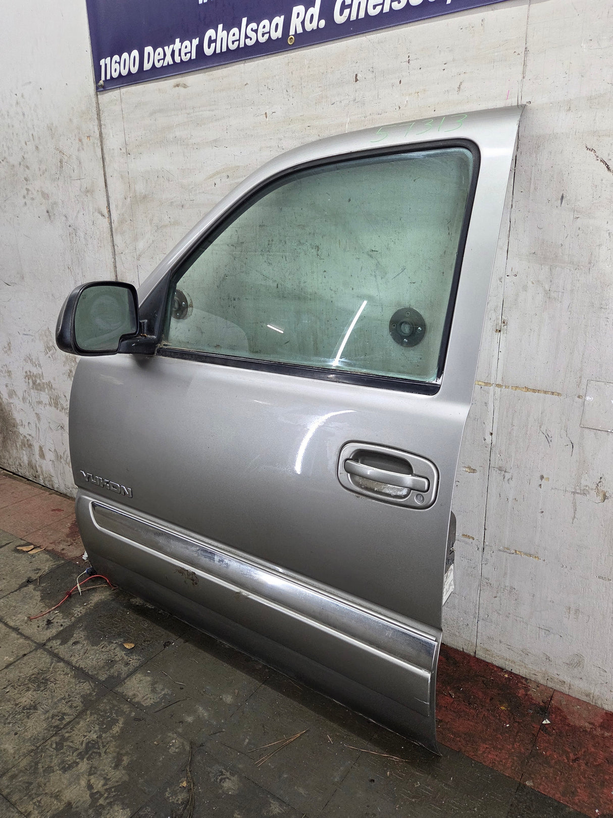 1999-2006 Chevrolet Silverado / GMC Sierra 1500 2500 3500 HD Front Driver Side Door LH