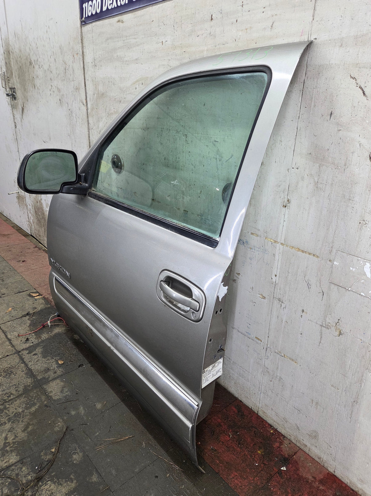 1999-2006 Chevrolet Silverado / GMC Sierra 1500 2500 3500 HD Front Driver Side Door LH