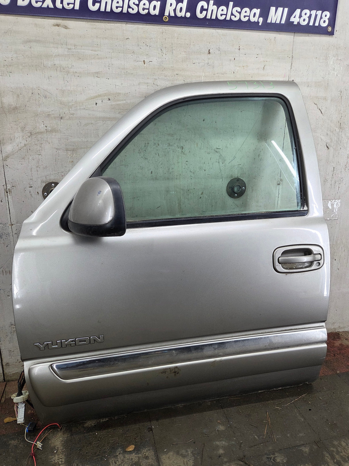 1999-2006 Chevrolet Silverado / GMC Sierra 1500 2500 3500 HD Front Driver Side Door LH