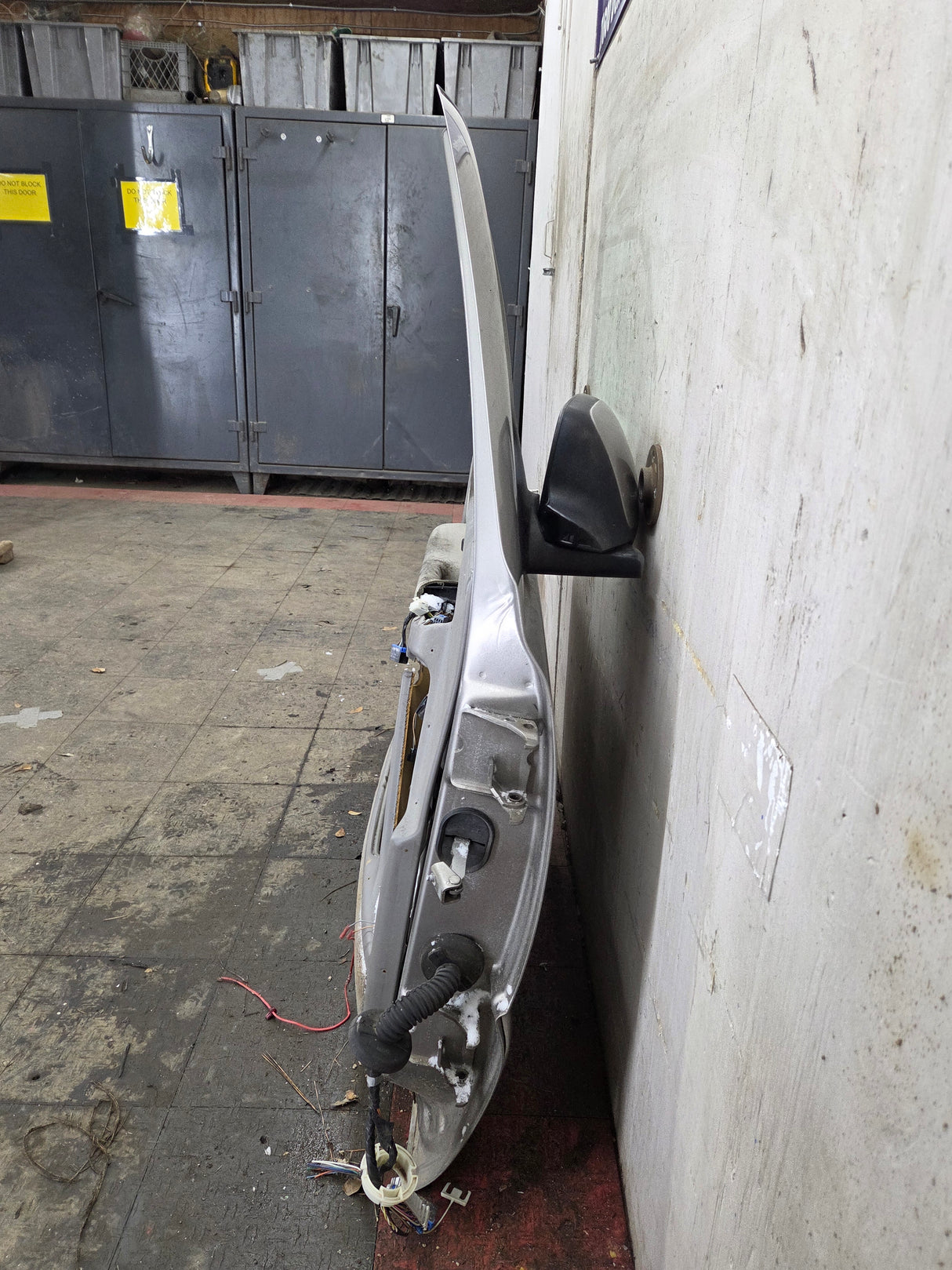 1999-2006 Chevrolet Silverado / GMC Sierra 1500 2500 3500 HD Front Driver Side Door LH