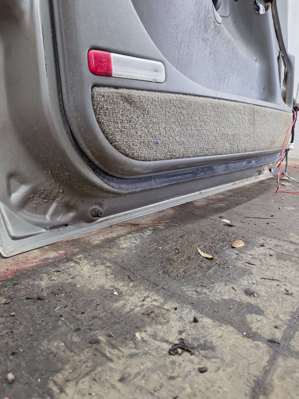 1999-2006 Chevrolet Silverado / GMC Sierra 1500 2500 3500 HD Front Driver Side Door LH