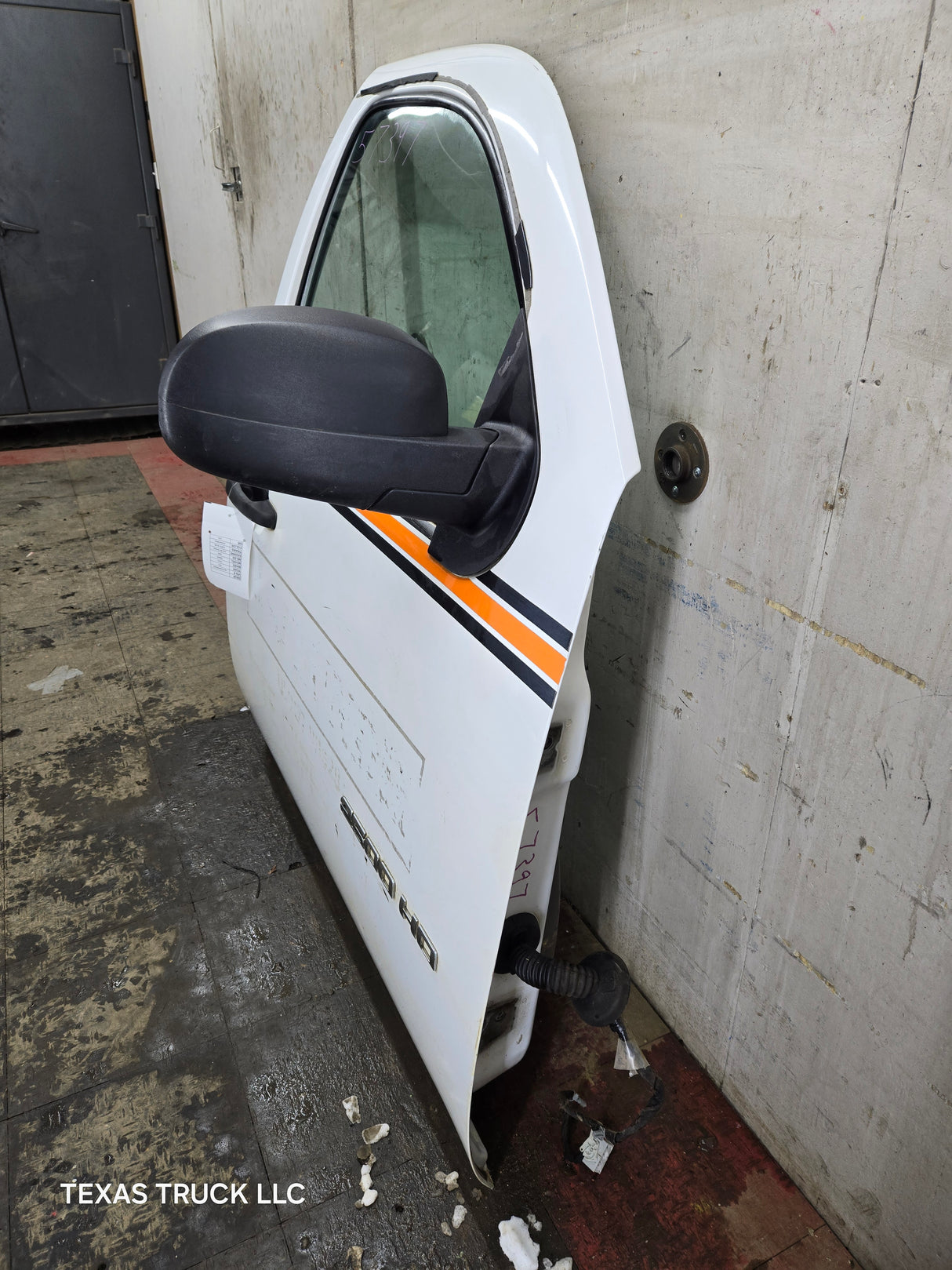 2007-2013 Chevrolet Silverado / GMC Sierra 1500 2500 3500 HD RH Front Passenger Side Door