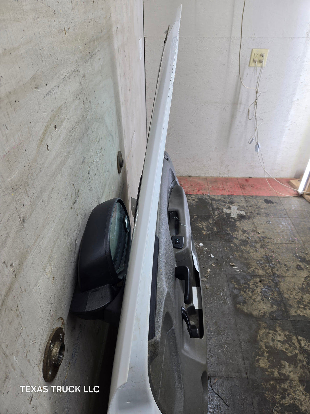 2007-2013 Chevrolet Silverado / GMC Sierra 1500 2500 3500 HD RH Front Passenger Side Door