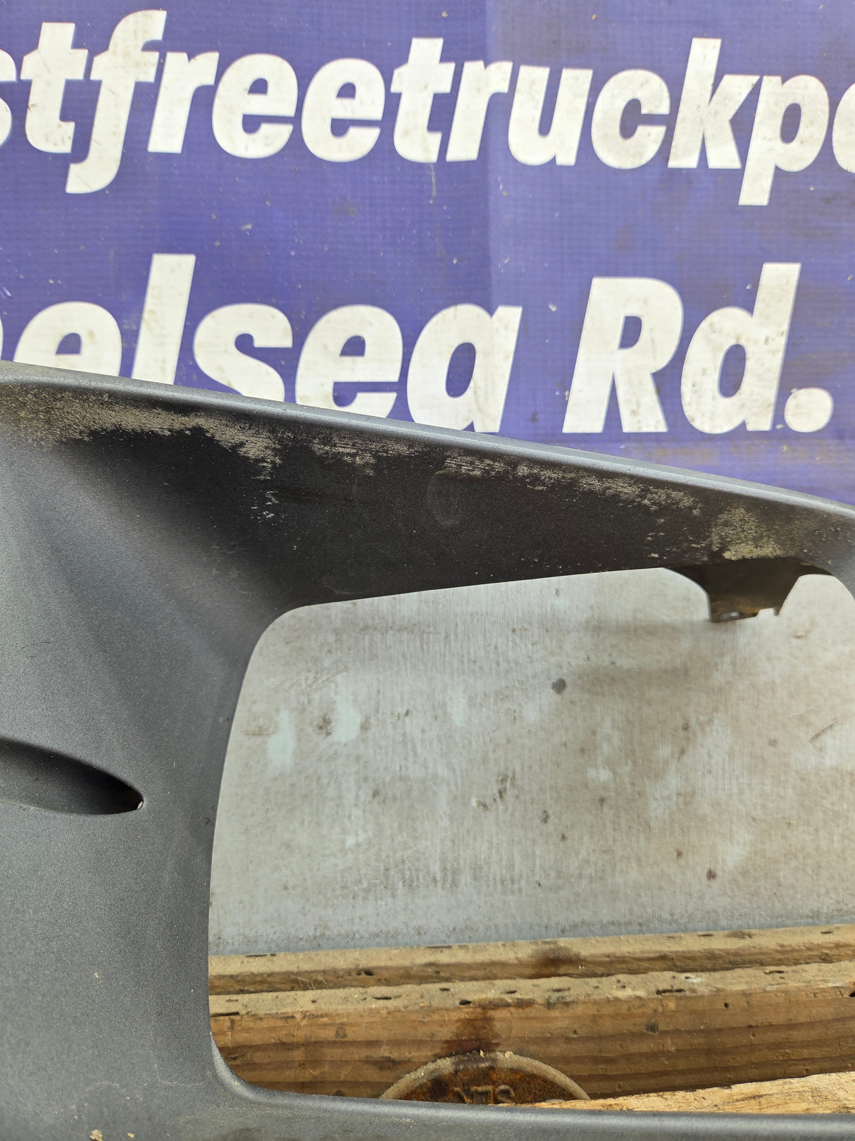 1999-2004 Ford Super Duty F250 F350 F450 F550 LH Driver Side Headlight Bezel Surround Trim Ring