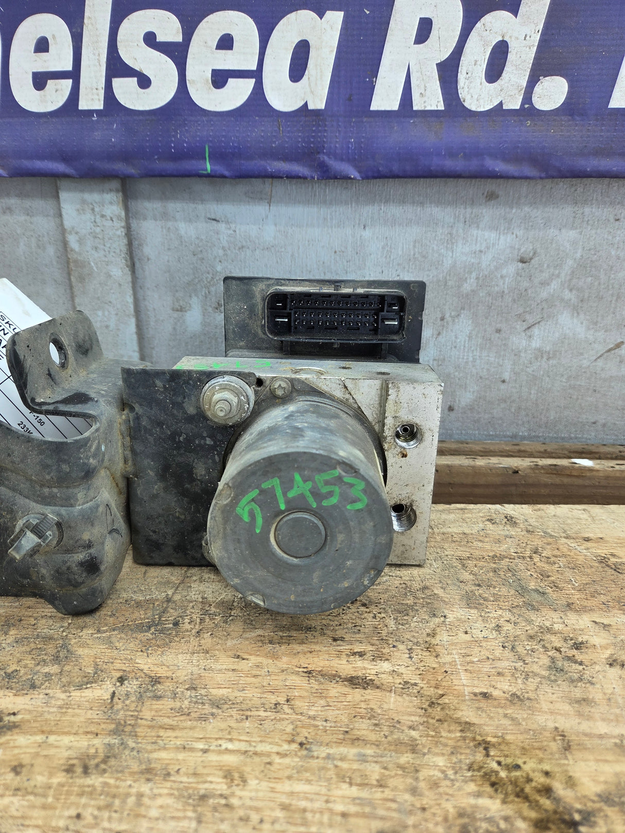 2013-2014 Ford F150 ABS Pump Module Control Assembly 4X4 - DL34-2C405-B