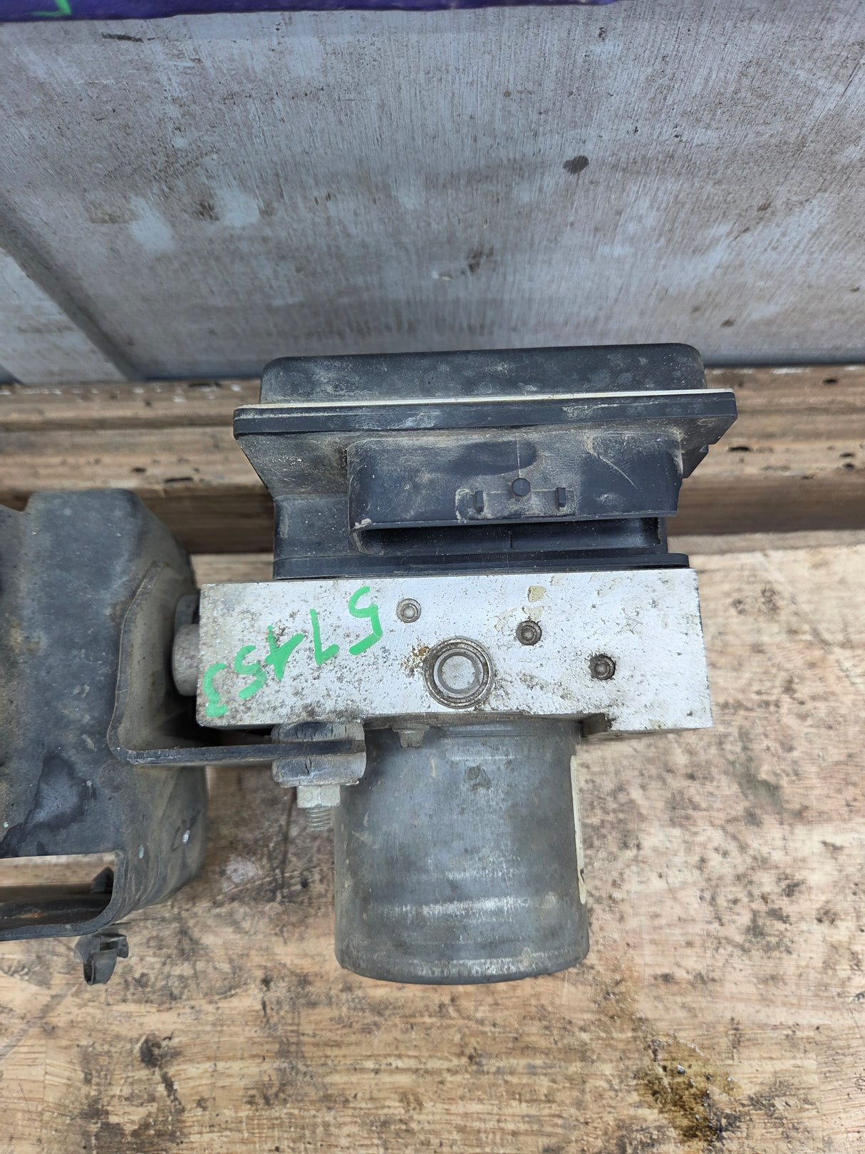 2013-2014 Ford F150 ABS Pump Module Control Assembly 4X4 - DL34-2C405-B