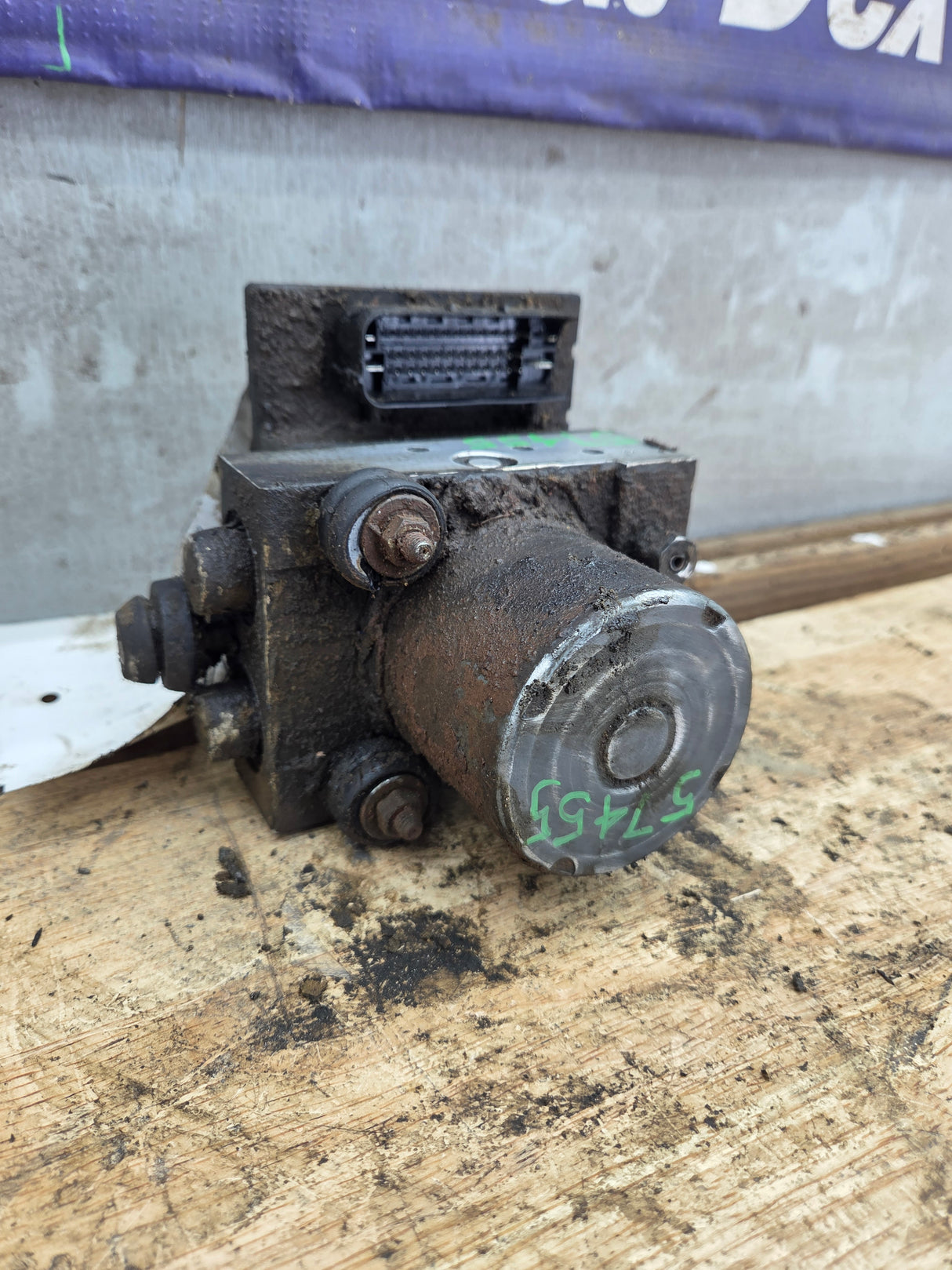 2013-2014 Ford F150 ABS Pump Module Control Assembly 4X4 - DL34-2C405-B