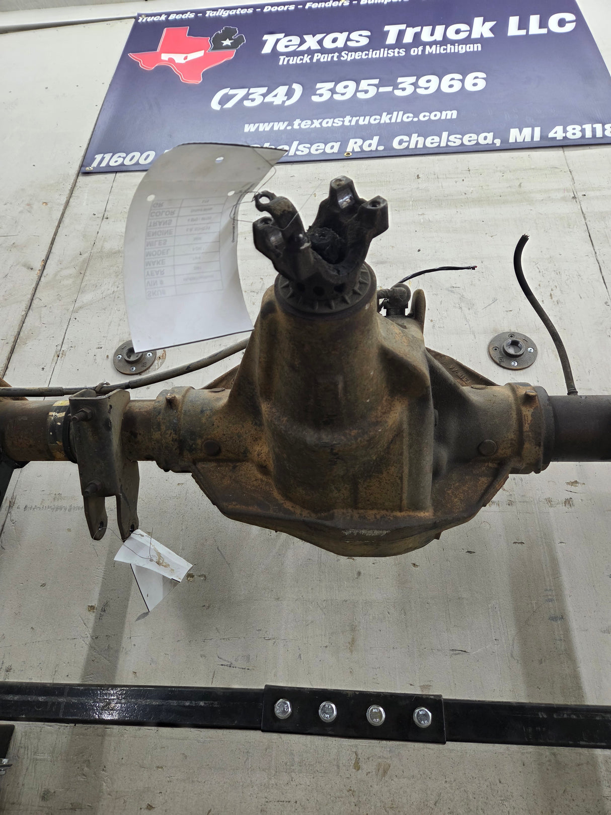 1999-2001 Ford Super Duty F250 F350 SRW Rear Axle 3.73 Ratio