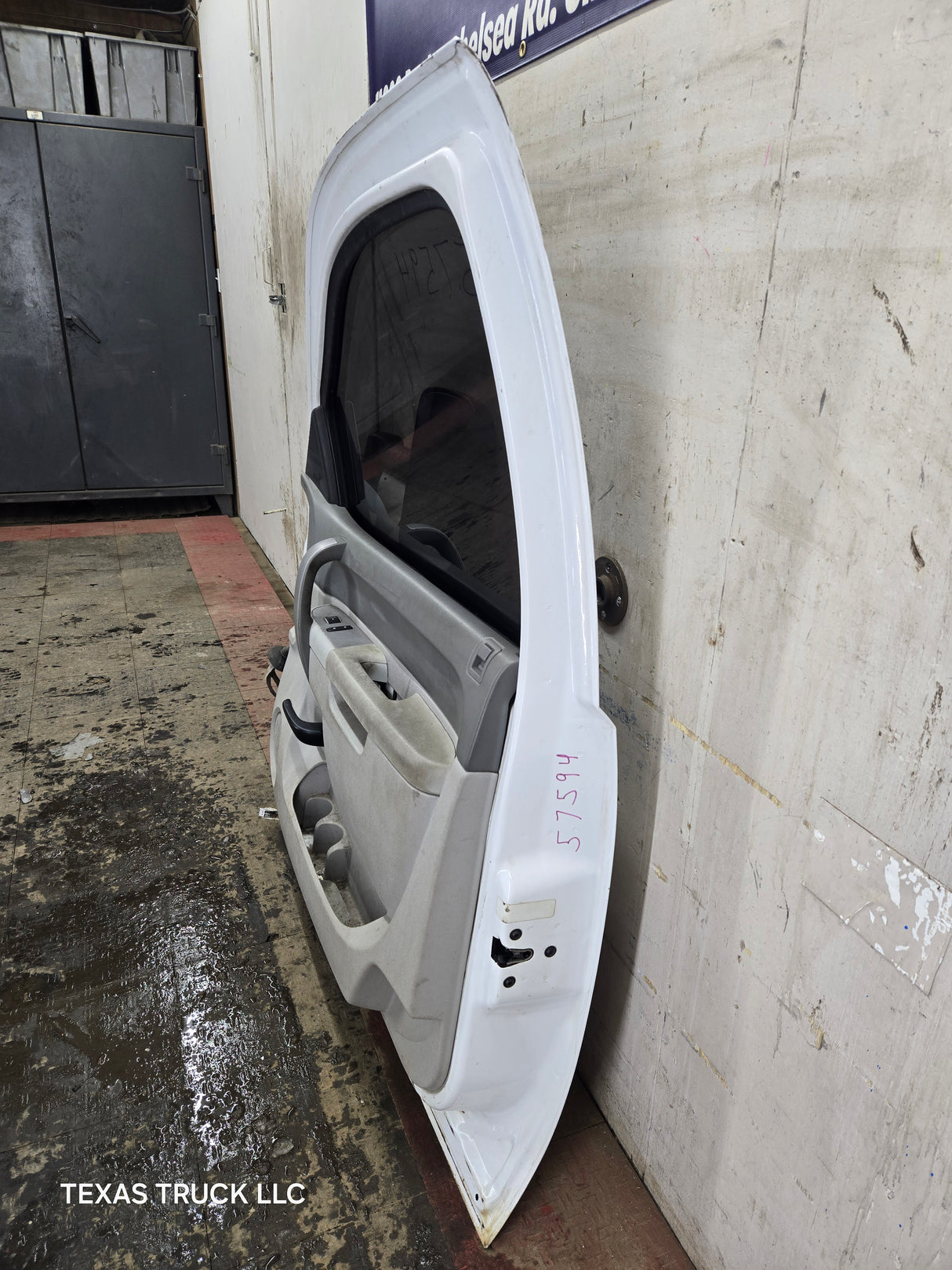 2007-2013 Chevrolet Silverado / GMC Sierra 1500 2500 3500 HD RH Front Passenger Side Door