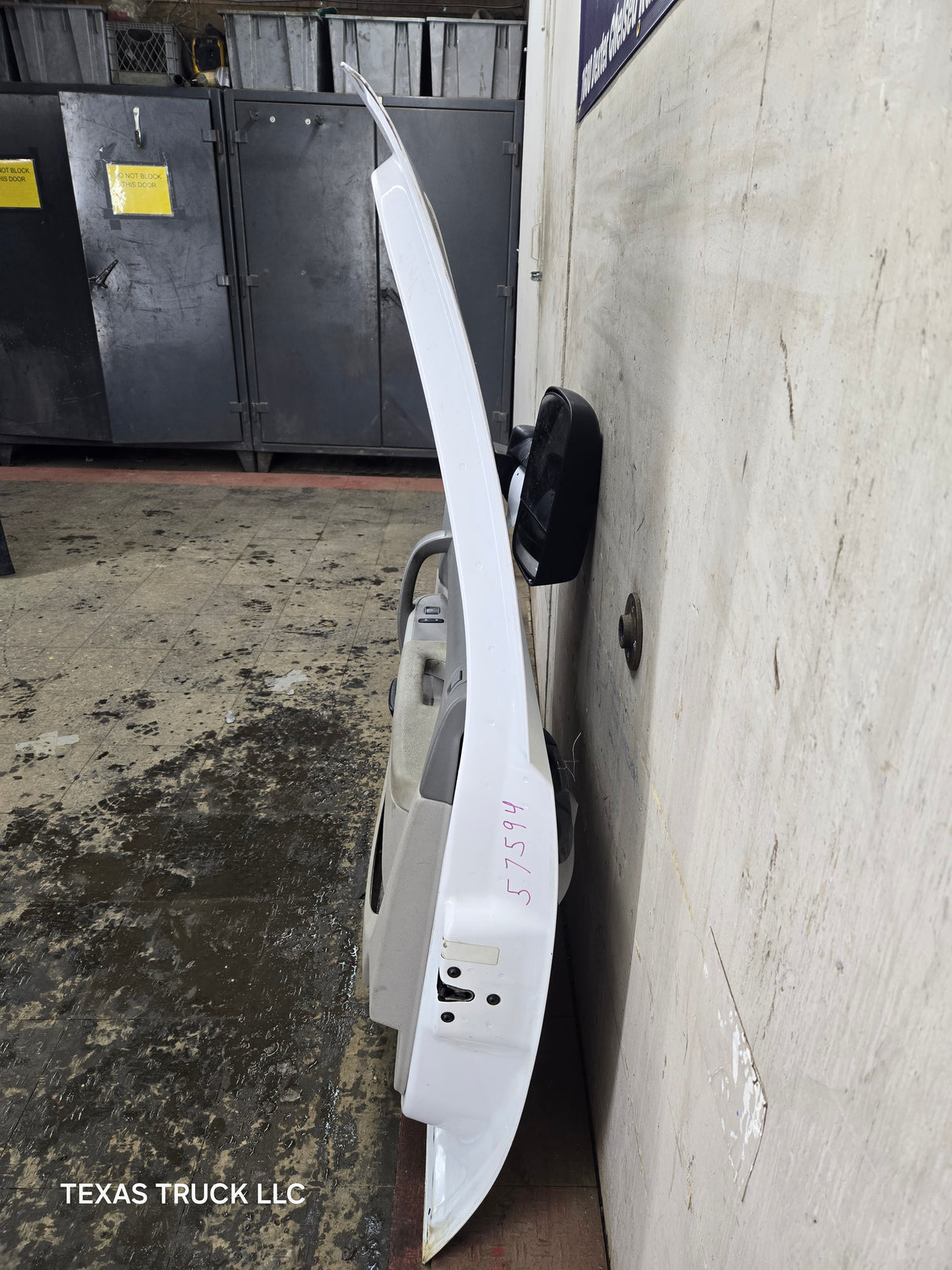 2007-2013 Chevrolet Silverado / GMC Sierra 1500 2500 3500 HD RH Front Passenger Side Door