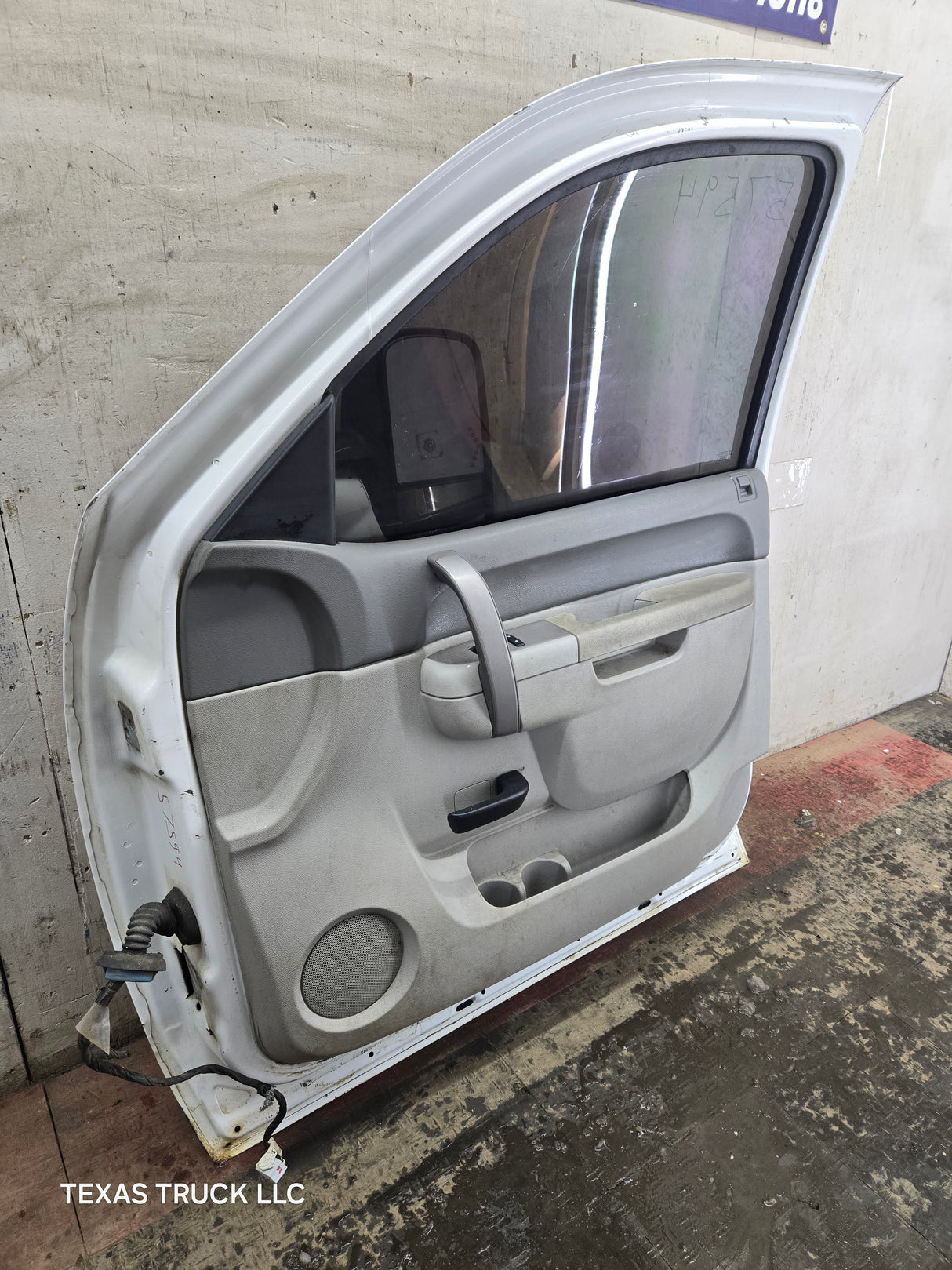 2007-2013 Chevrolet Silverado / GMC Sierra 1500 2500 3500 HD RH Front Passenger Side Door