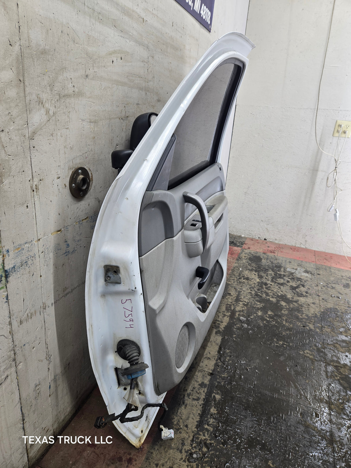 2007-2013 Chevrolet Silverado / GMC Sierra 1500 2500 3500 HD RH Front Passenger Side Door