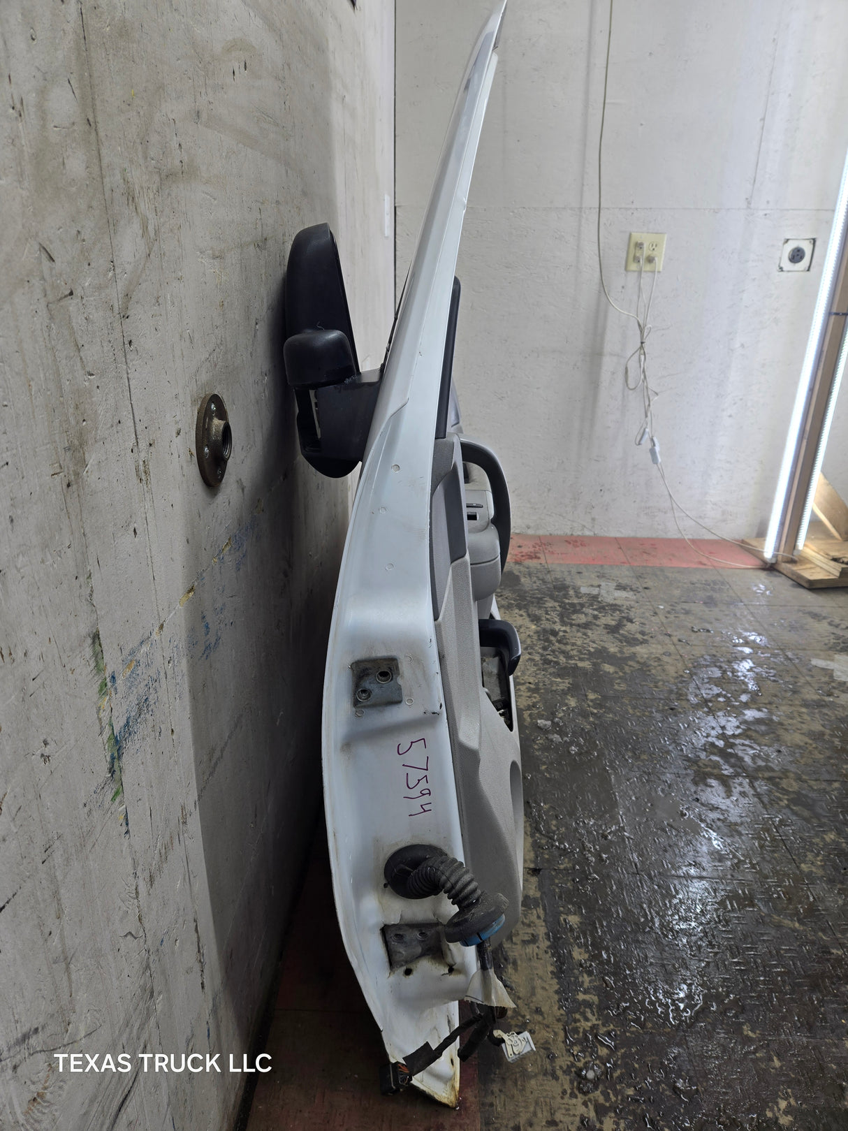 2007-2013 Chevrolet Silverado / GMC Sierra 1500 2500 3500 HD RH Front Passenger Side Door