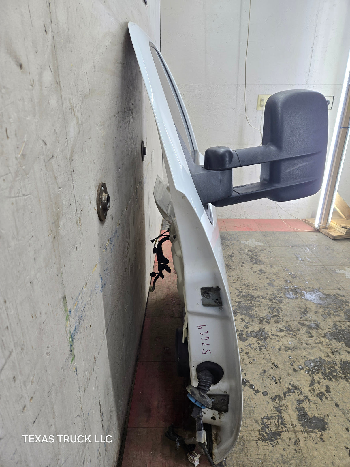 2007-2013 Chevrolet Silverado / GMC Sierra 1500 2500 3500 HD LH Front Driver Side Door