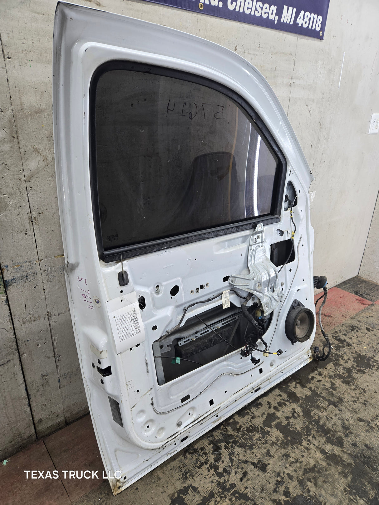 2007-2013 Chevrolet Silverado / GMC Sierra 1500 2500 3500 HD LH Front Driver Side Door
