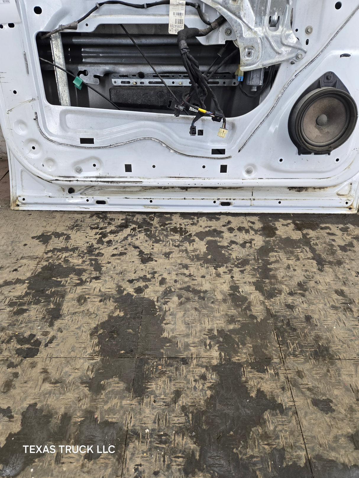 2007-2013 Chevrolet Silverado / GMC Sierra 1500 2500 3500 HD LH Front Driver Side Door