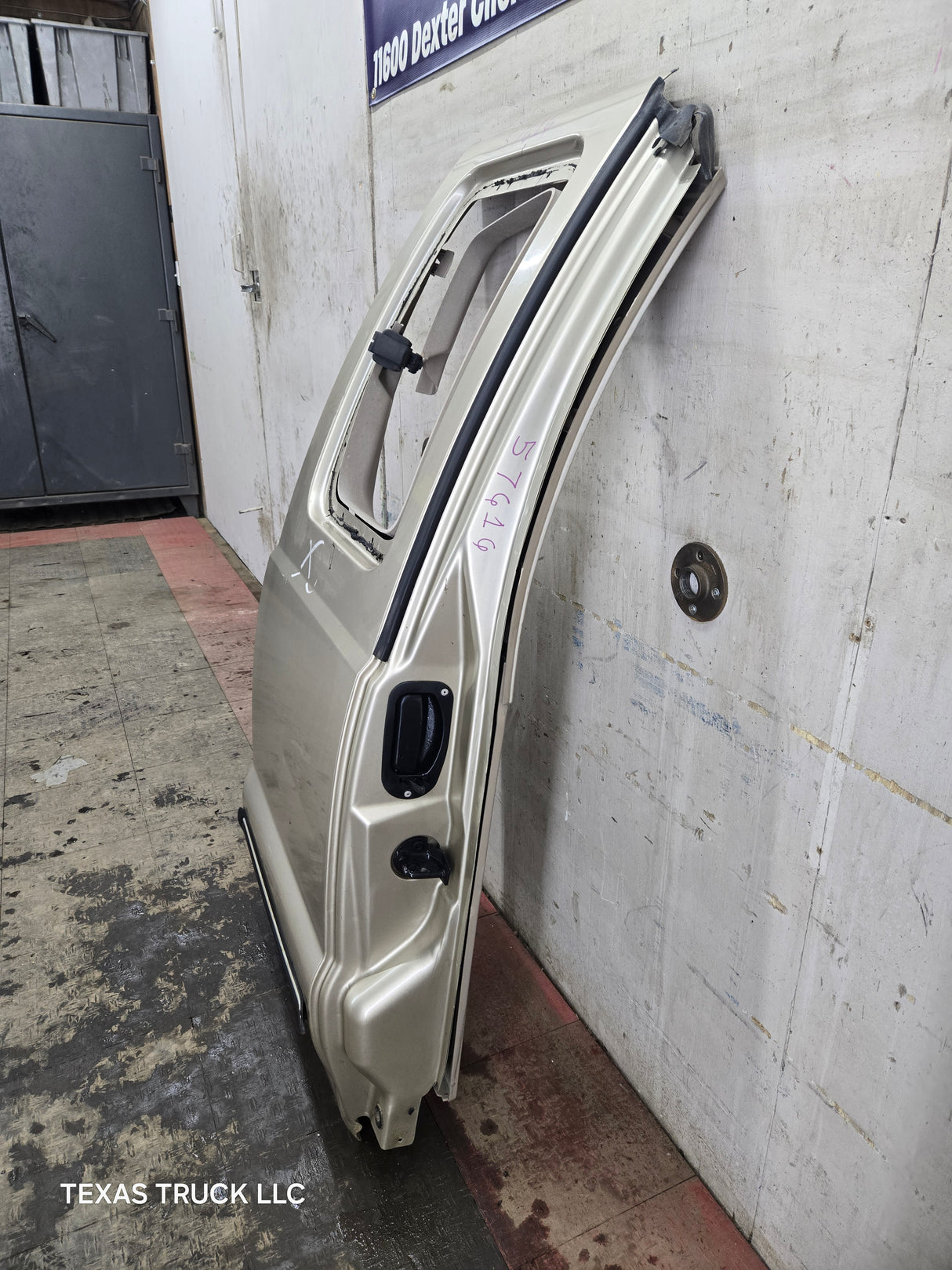 1999-2007 Ford Super Duty F250 F350 F450 F550 RH Extended Cab Passenger Rear Door