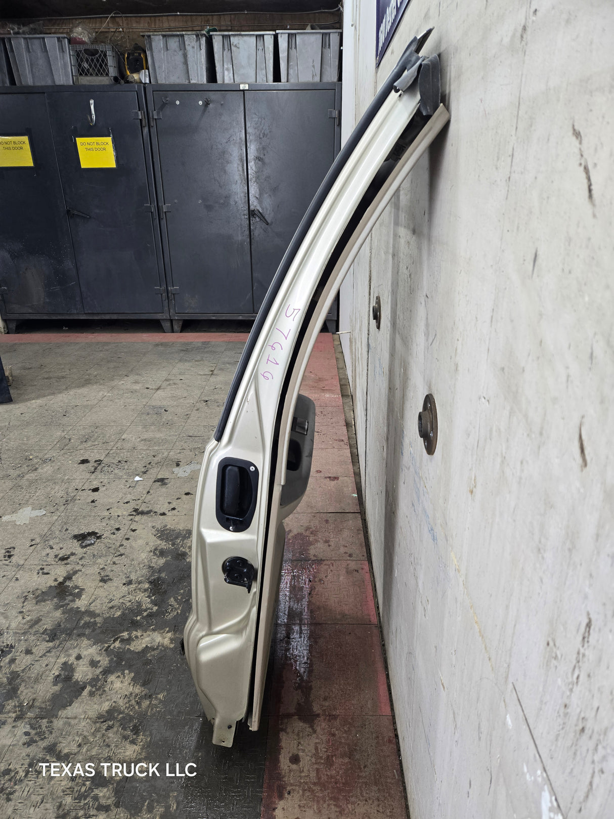 1999-2007 Ford Super Duty F250 F350 F450 F550 RH Extended Cab Passenger Rear Door