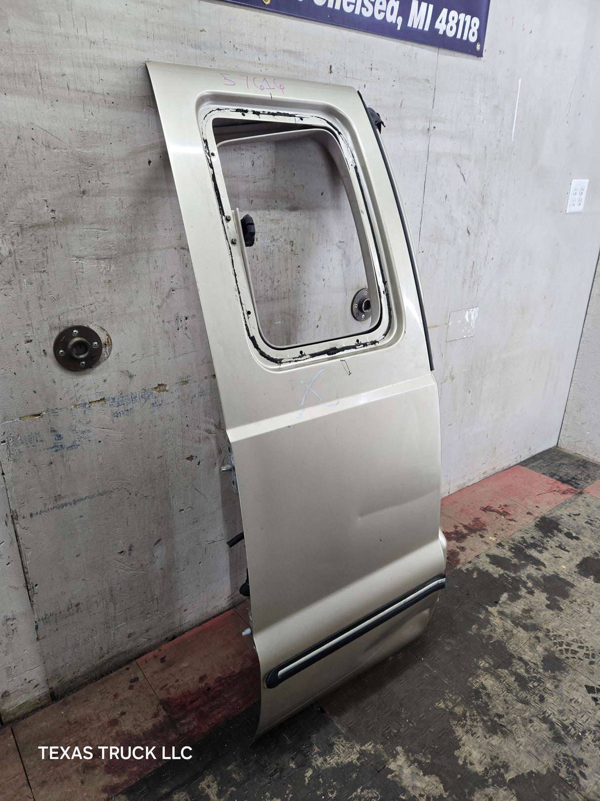 1999-2007 Ford Super Duty F250 F350 F450 F550 RH Extended Cab Passenger Rear Door