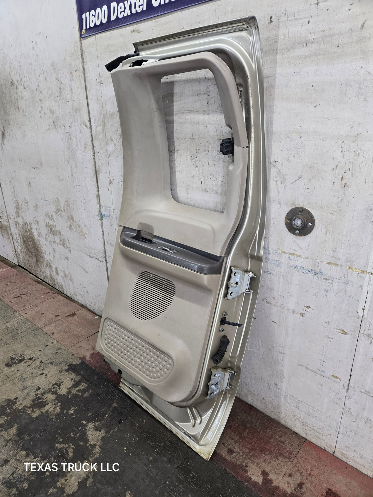 1999-2007 Ford Super Duty F250 F350 F450 F550 RH Extended Cab Passenger Rear Door