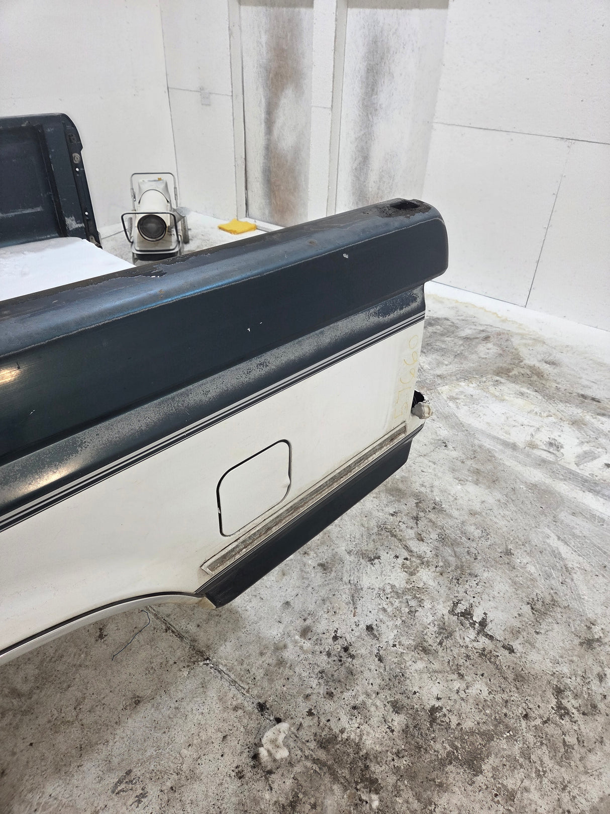 1987-1997 Ford F150 F250 F350 OBS 6' 9" Short Truck Bed