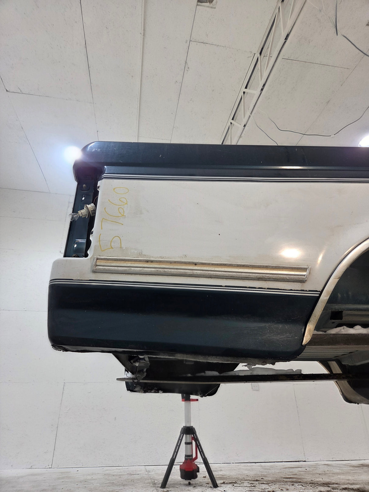 1987-1997 Ford F150 F250 F350 OBS 6' 9" Short Truck Bed