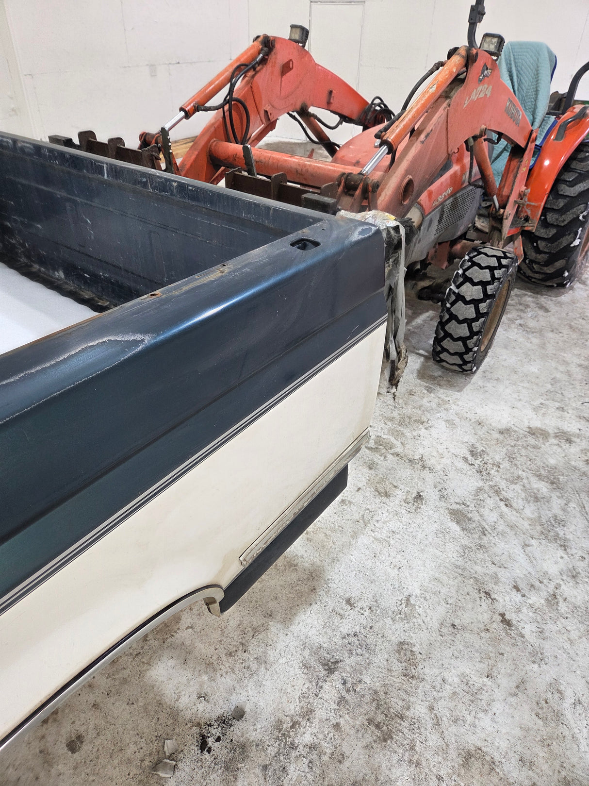 1987-1997 Ford F150 F250 F350 OBS 6' 9" Short Truck Bed