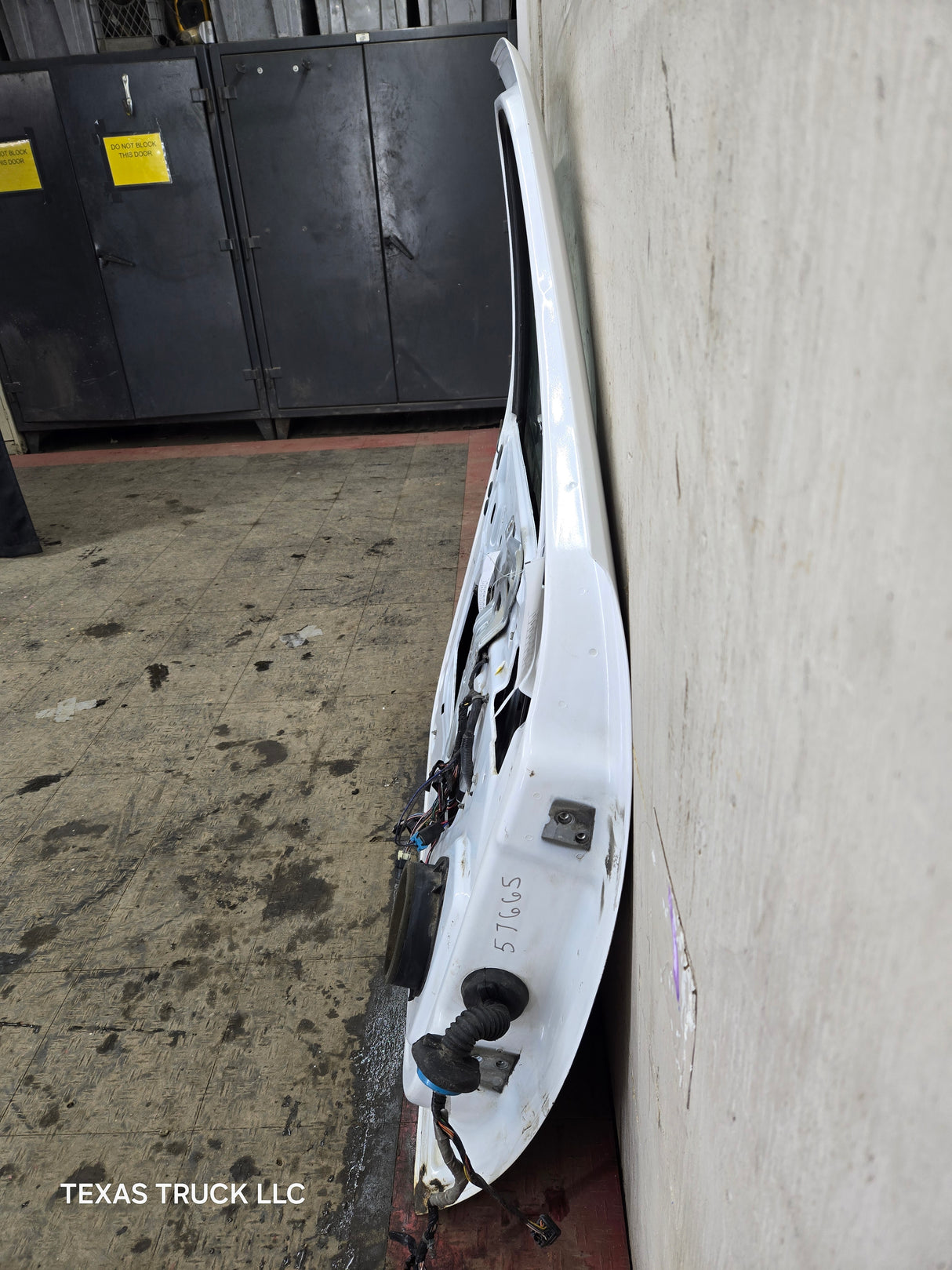 2007-2013 Chevrolet Silverado / GMC Sierra 1500 2500 3500 HD LH Front Driver Side Door