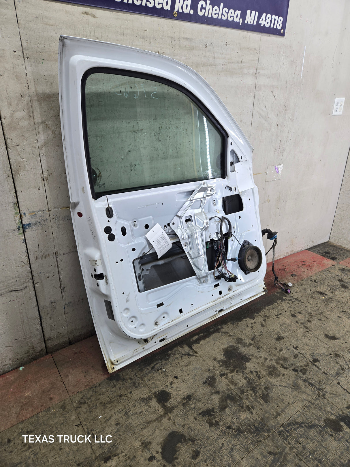 2007-2013 Chevrolet Silverado / GMC Sierra 1500 2500 3500 HD LH Front Driver Side Door