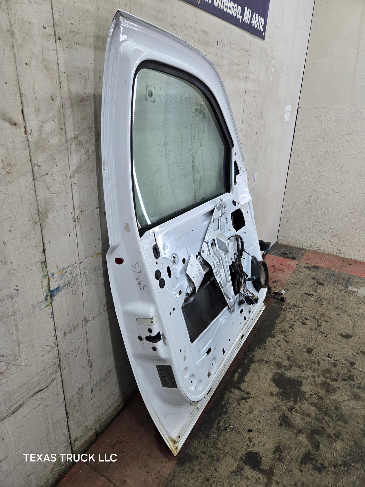 2007-2013 Chevrolet Silverado / GMC Sierra 1500 2500 3500 HD LH Front Driver Side Door
