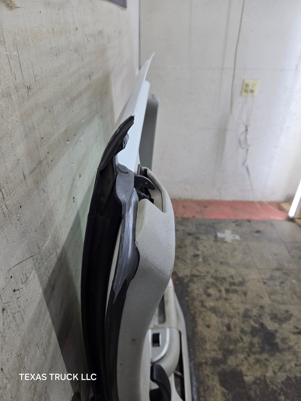 2007-2013 Chevrolet Silverado / GMC Sierra 1500 2500 3500 HD Passenger side Extended Cab RH Rear Door