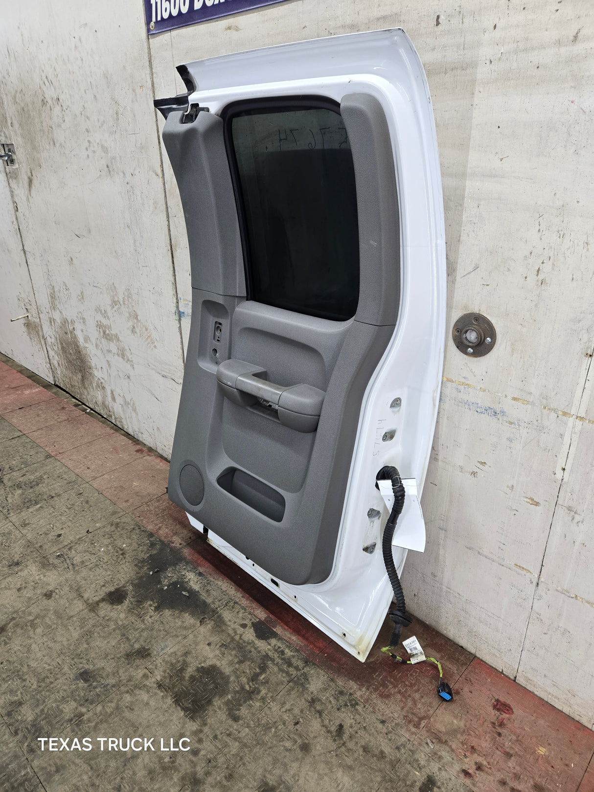2007-2013 Chevrolet Silverado / GMC Sierra 1500 2500 3500 HD Passenger side Extended Cab RH Rear Door