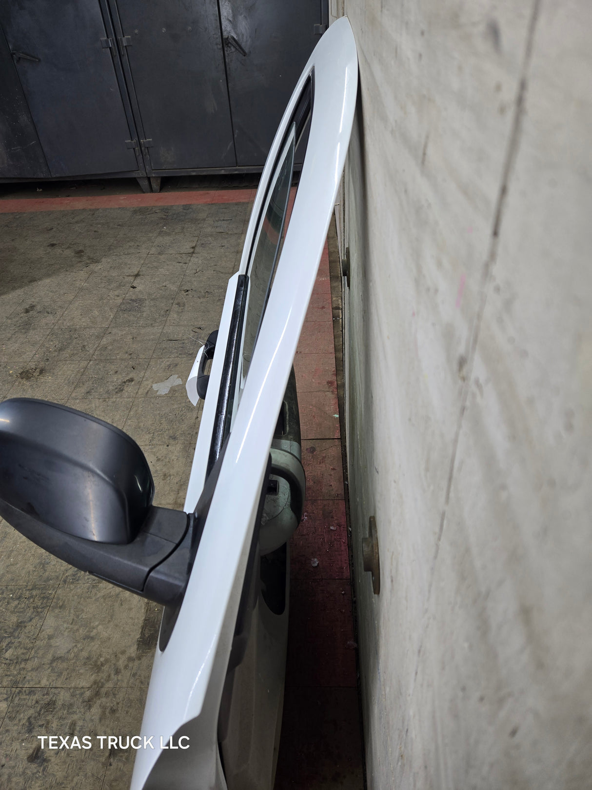 2007-2013 Chevrolet Silverado / GMC Sierra 1500 2500 3500 HD RH Front Passenger Side Door