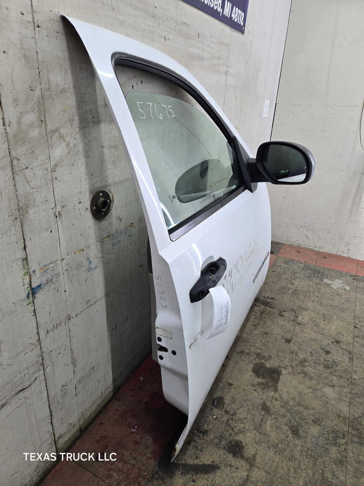 2007-2013 Chevrolet Silverado / GMC Sierra 1500 2500 3500 HD RH Front Passenger Side Door