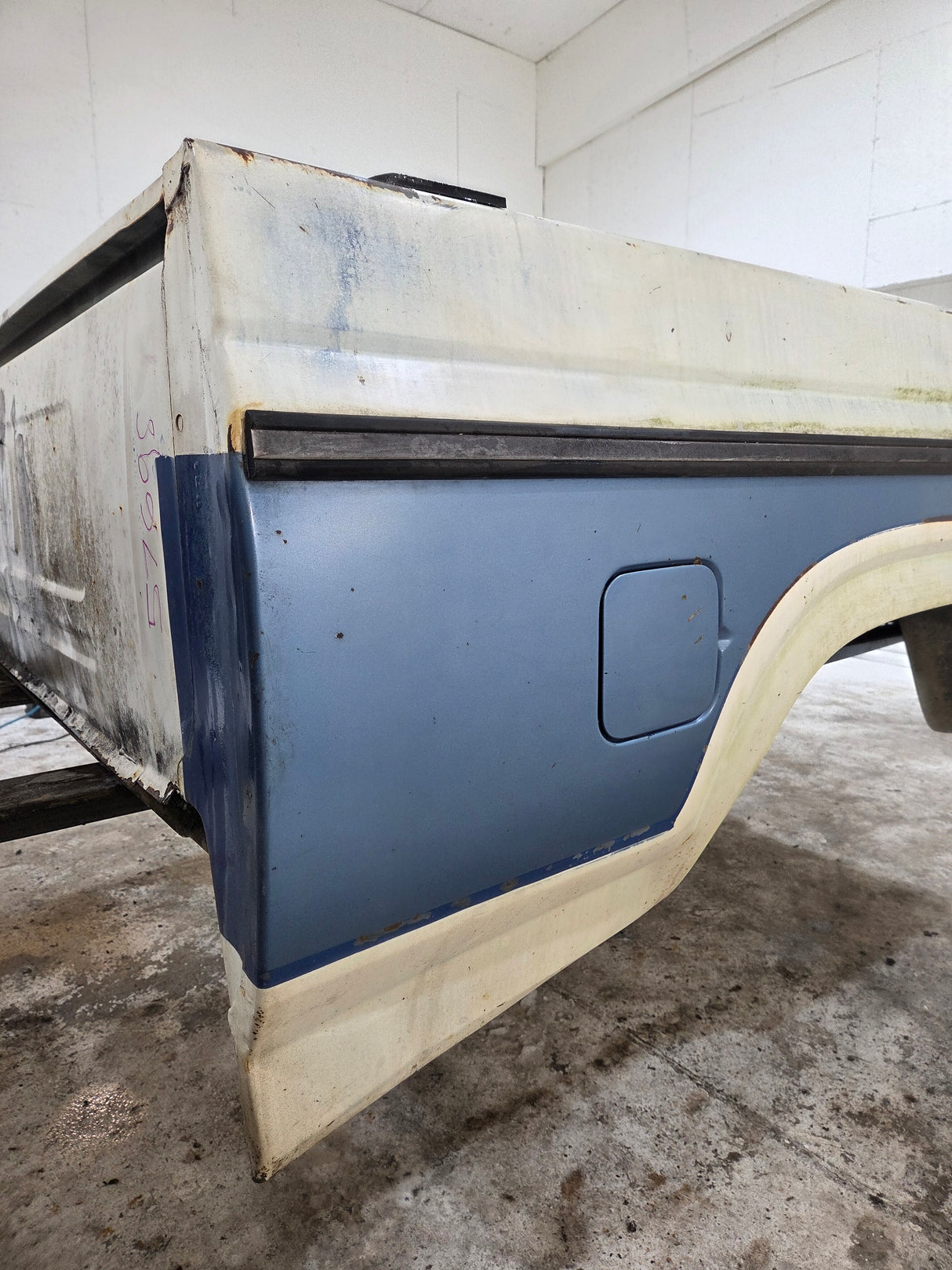 1987-1997 Ford F150 F250 F350 OBS 6' 9" Short Truck Bed