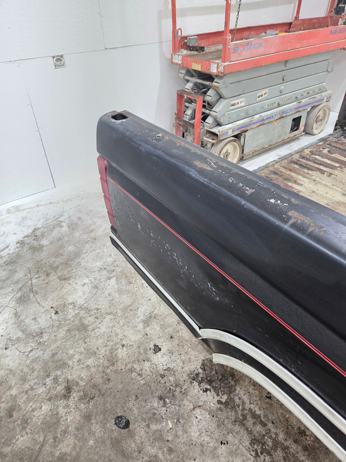 1980-1986 Ford F100 F150 F250 F350 6' 9" Short Bed