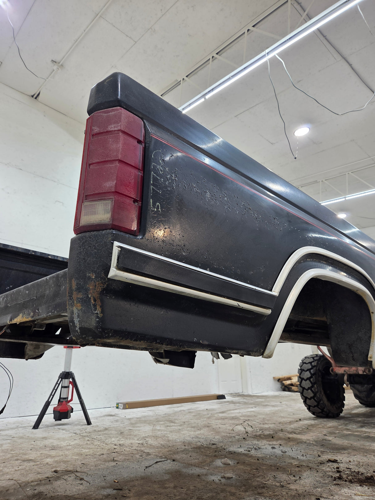 1980-1986 Ford F100 F150 F250 F350 6' 9" Short Bed